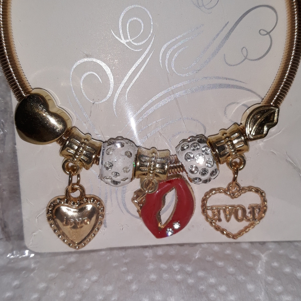 NEW Gold and Red Heart Charm Bracelet NWT - Picture 2 of 4